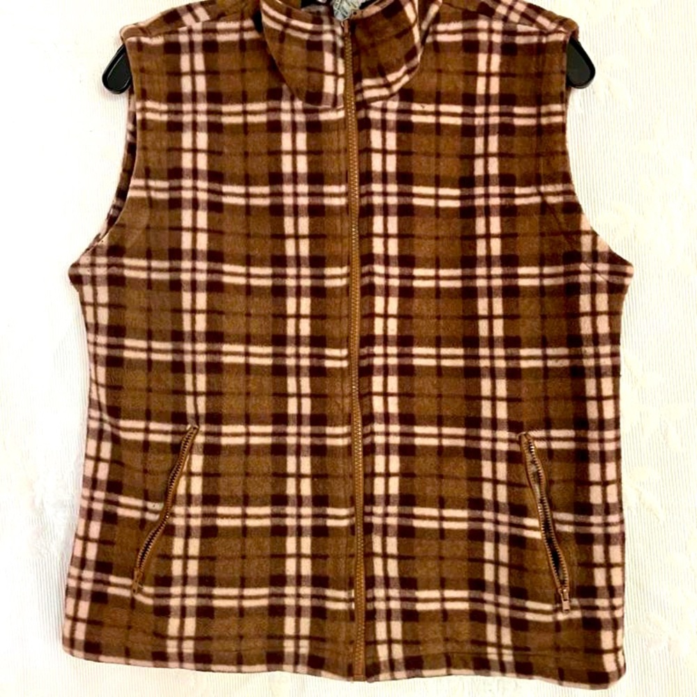 Brown/ White Sweater Vest with 2 zipper pockets, size Lg